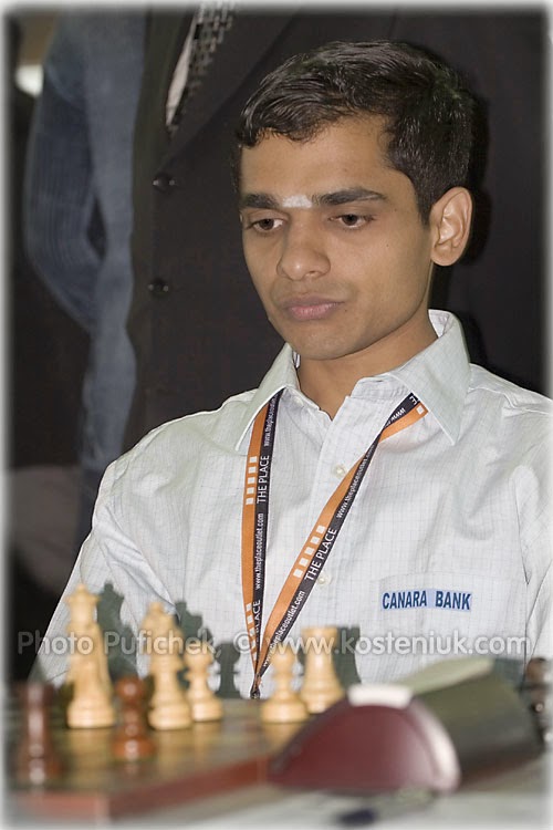 Aug.25, 2015 - St. Louis, Missouri, U.S. - From left, GM FABIANO CARUANA,  GM ANISH GIRI and GM MAGNUS CARLSEN watch the game between GM WESLEY SO and  GM ALEXANDER GRISCHUK on