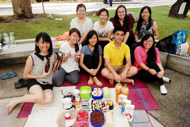 Picnic at Lake Gardens, Kuala Lumpur Picnic at Lake Gardens, Kuala Lumpur