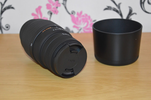 SIGMA 70 - 300mm lens with lens hood