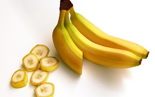 El plátano es una fruta muy saciante Revitalizante y muy nutritivo el plátano
