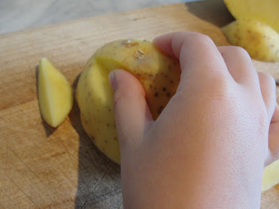 handle in potato for stamping