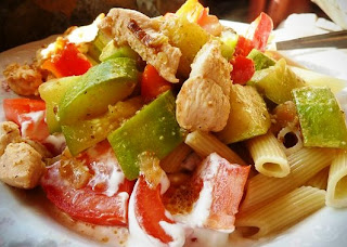 Куриное филе с кабачками,перцем и помидорами