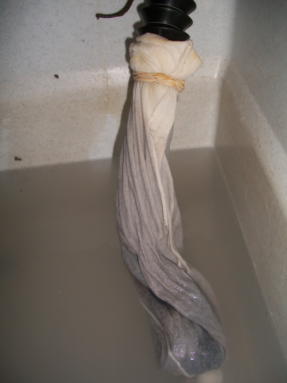 nextgengreen Old stockings double as drain hose lint trap