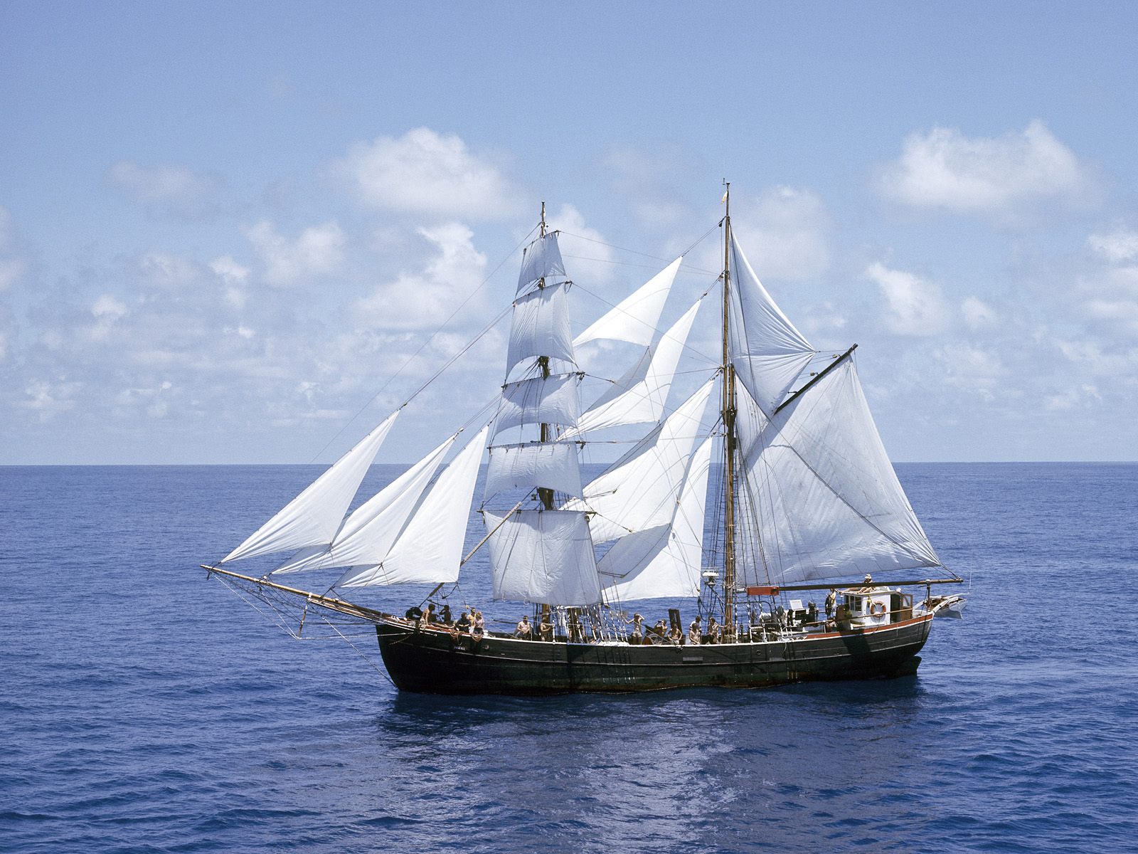 http://2.bp.blogspot.com/-er3HgzWboKQ/TbhrI1K_1DI/AAAAAAAAALk/z8CfgFeItrM/s1600/wallpaper_de_barco_a_vela-38372.jpg