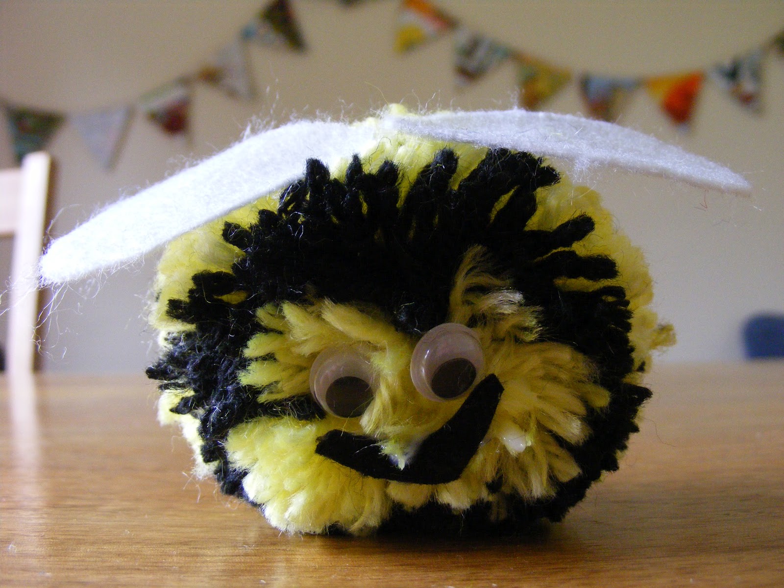 Activity Tree Bumble bee pompom