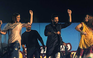 Shahid and Alia promotes 'Shaandaar at Falguni Pathak's dandia celebrations