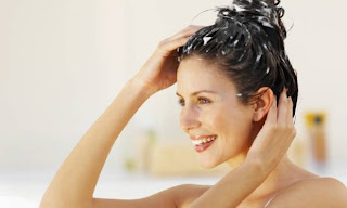 Confira nove dicas de especialistas para hidratar os cabelos em casa
