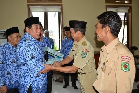 Kades bersama Bupati KLU