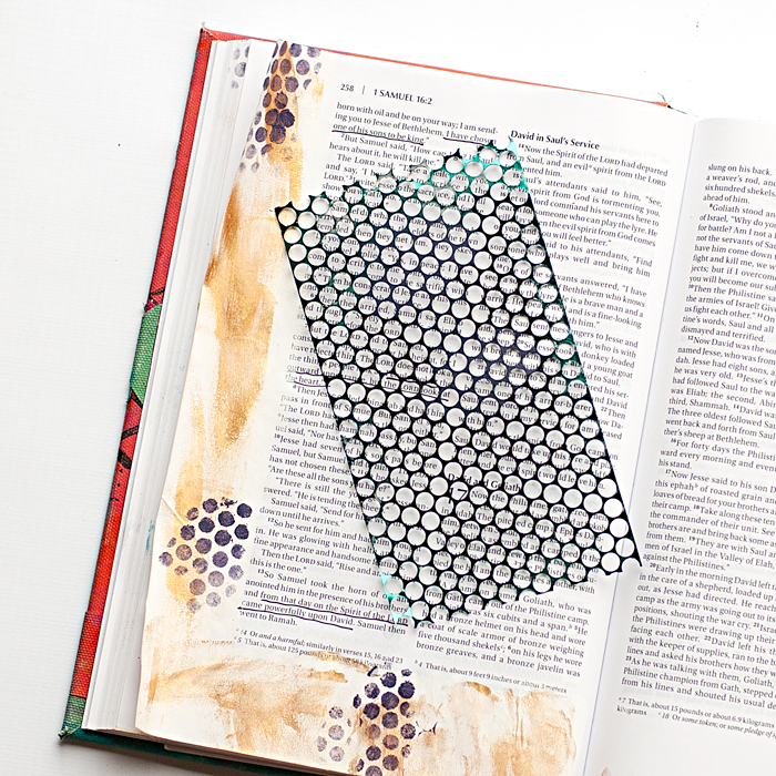 Heather Greenwood Designs | Art Journal Bible Tutorial: Finger Painting | #artworship #journaling bible #wheatonbible