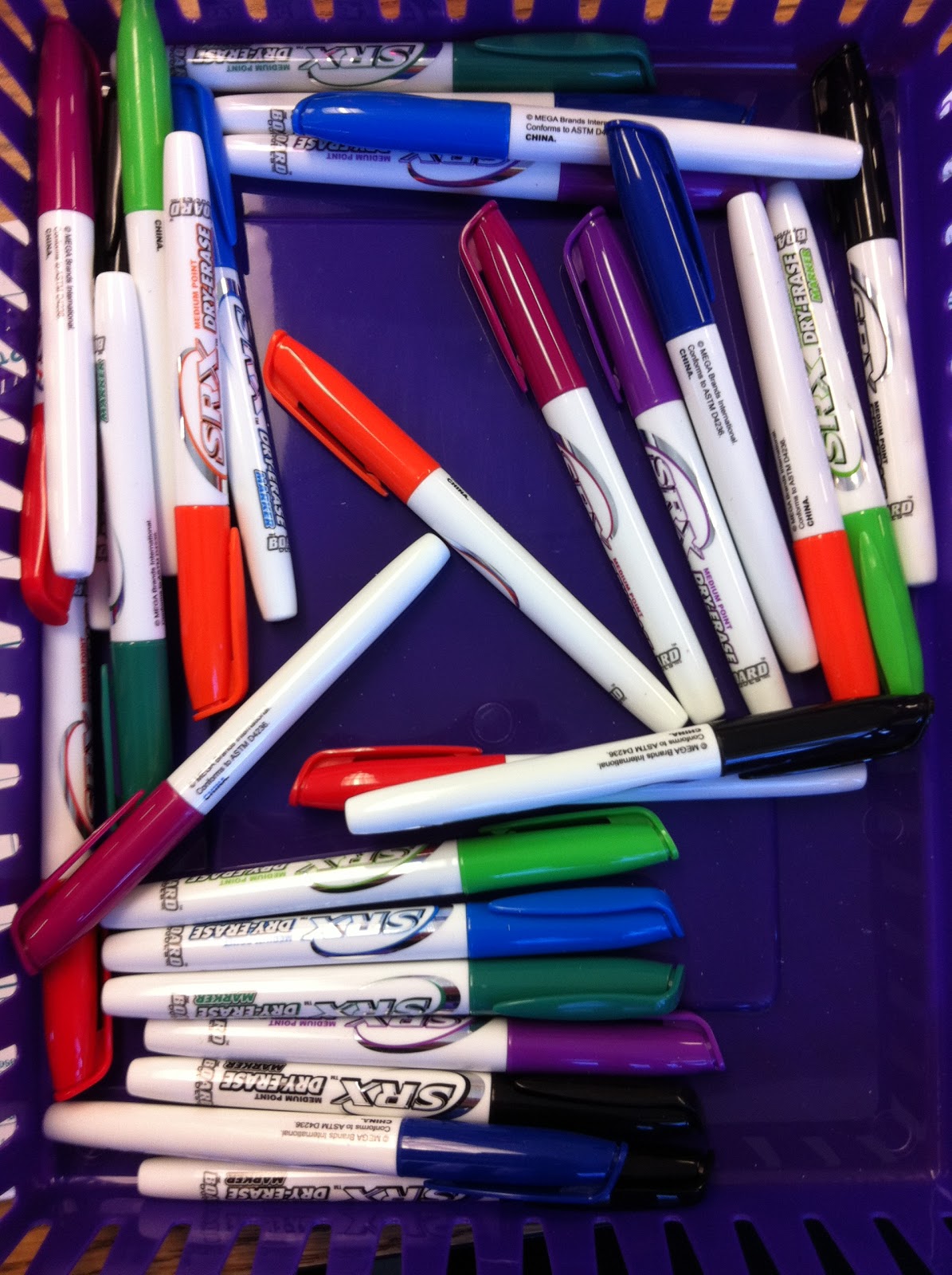 All the Dots Let Them Write on Their Desks!