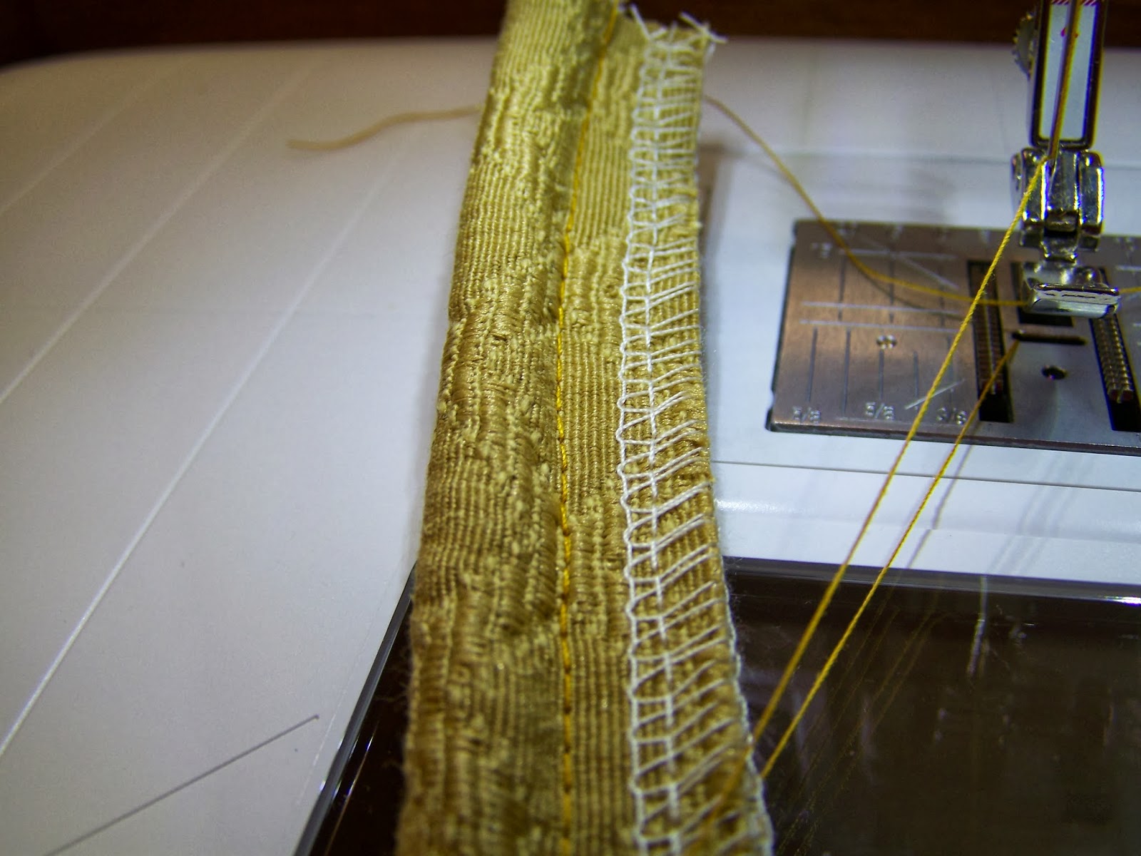 sewcreatelive Sewing a Pillow with a Cording Edge and Invisible Zipper