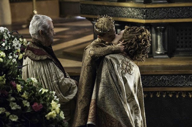 Joffrey y Margaery en el cap. "El León y la Rosa" (Juego de Tronos 4x02) Joffrey y Margaery en el cap. "El León y la Rosa" (Juego de Tronos 4x02)