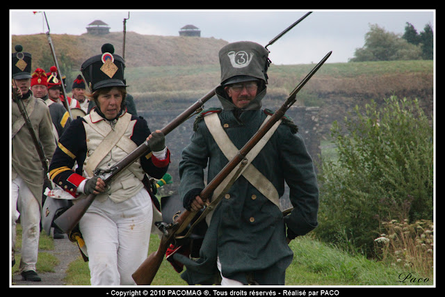 Reconstitution du bicentenaire du siège de rocroi 1815-2015 Charge de soldats lors de la Reconstitution du bicentenaire du siège de rocroi