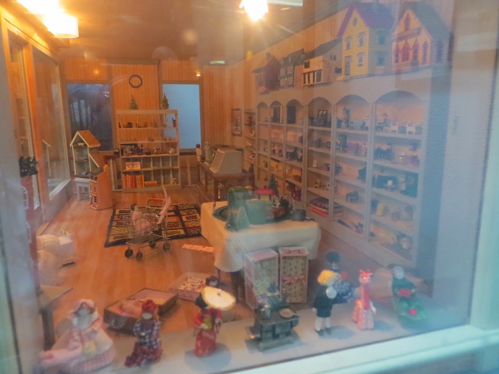 THE PERIPATETIC MINIATURIST Miniature Museum of St Louis