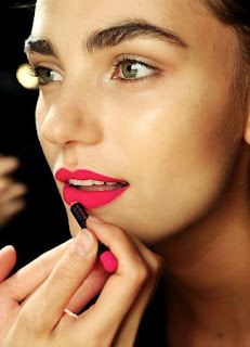 Berbagai Jenis Lipstik beserta Fungsinya [DuniaQ Duniamu]
