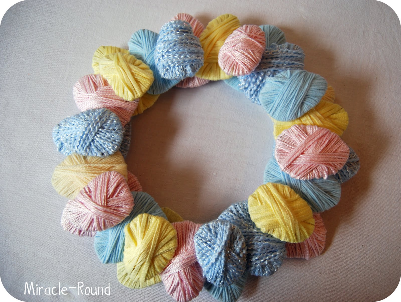 Life on the MiracleRound Yarn Wreath Tutorial