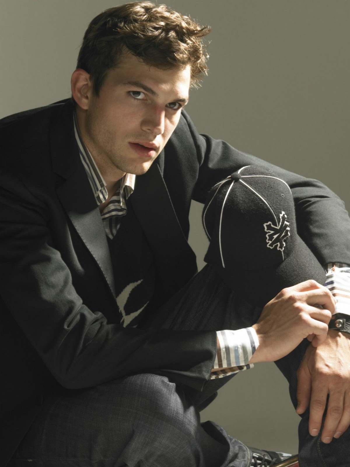 Ashton Kutcher Photos ... Ashton Kutcher