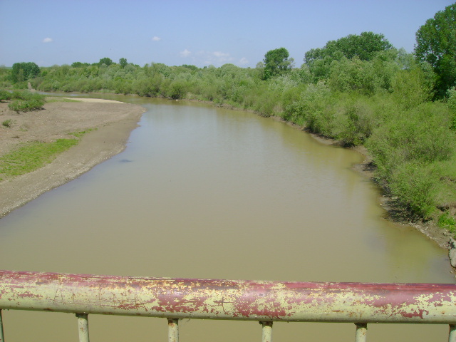 Pescar din nordul tarii Siretul la podul SiminiceaBucecea