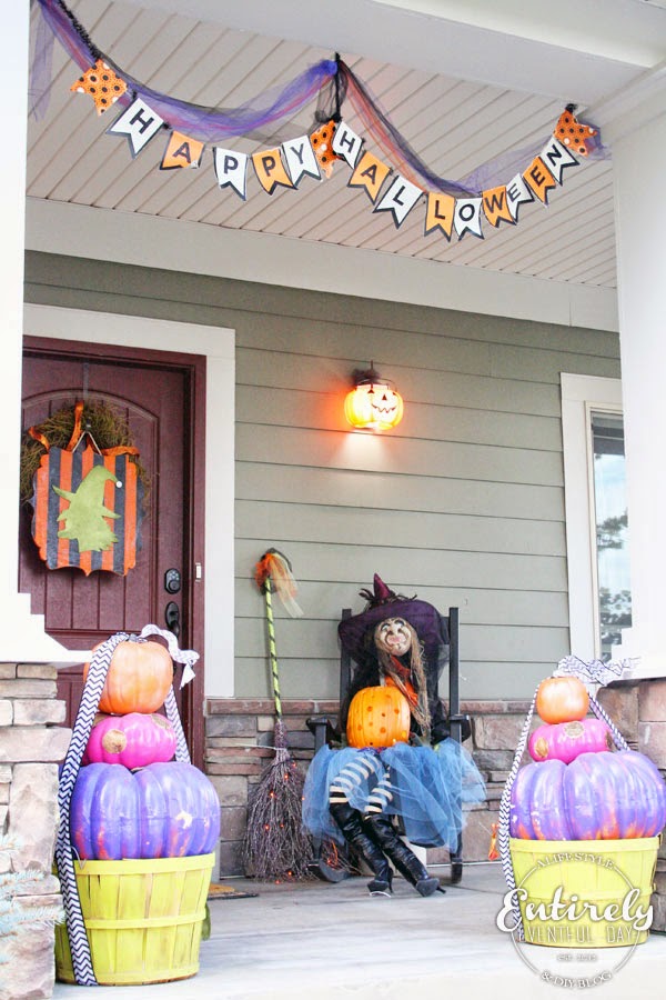 Halloween Porch Decorating Series. So many fun ideas! Must pin. #halloween www.entirelyeventfulday.com