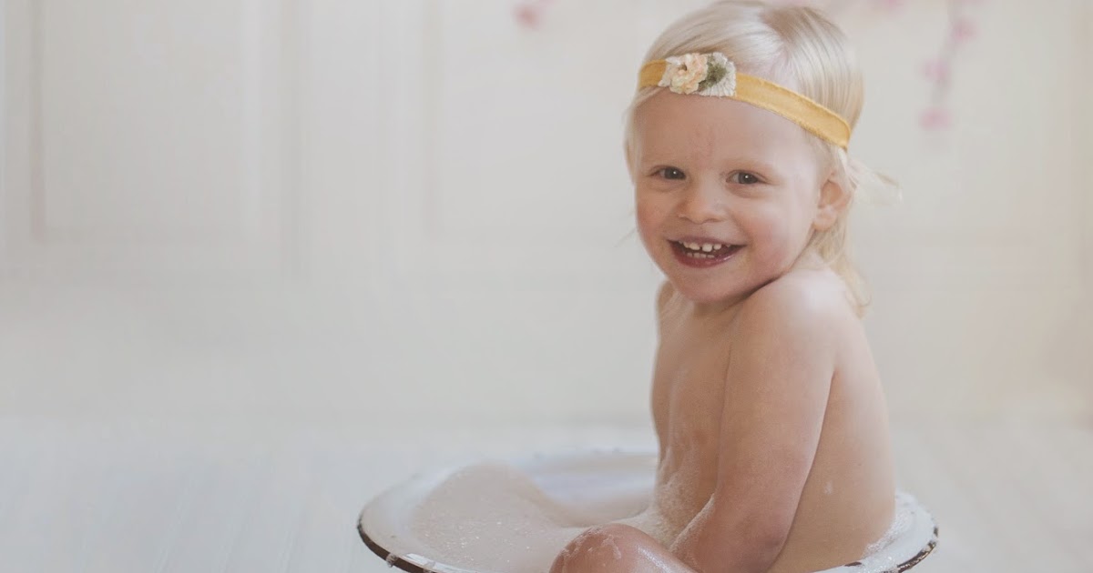 Daisy Baby Photography Bubble Bath Session
