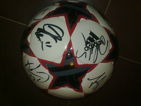 pallone finale milan autografato 2011  autografato da Ibrahimovic