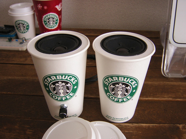 Copos do Starbucks são transformados em auto-falantes