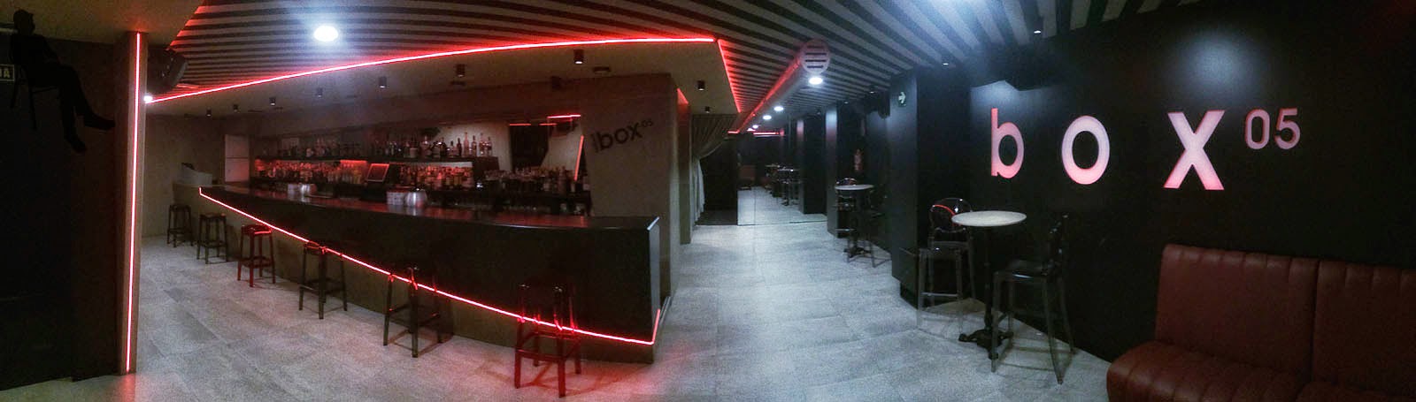 Diseño de interiores en café concierto. Iluminación RGB César Fuentes Zatón. Diseño de interiores box05. Ferrol A Coruña