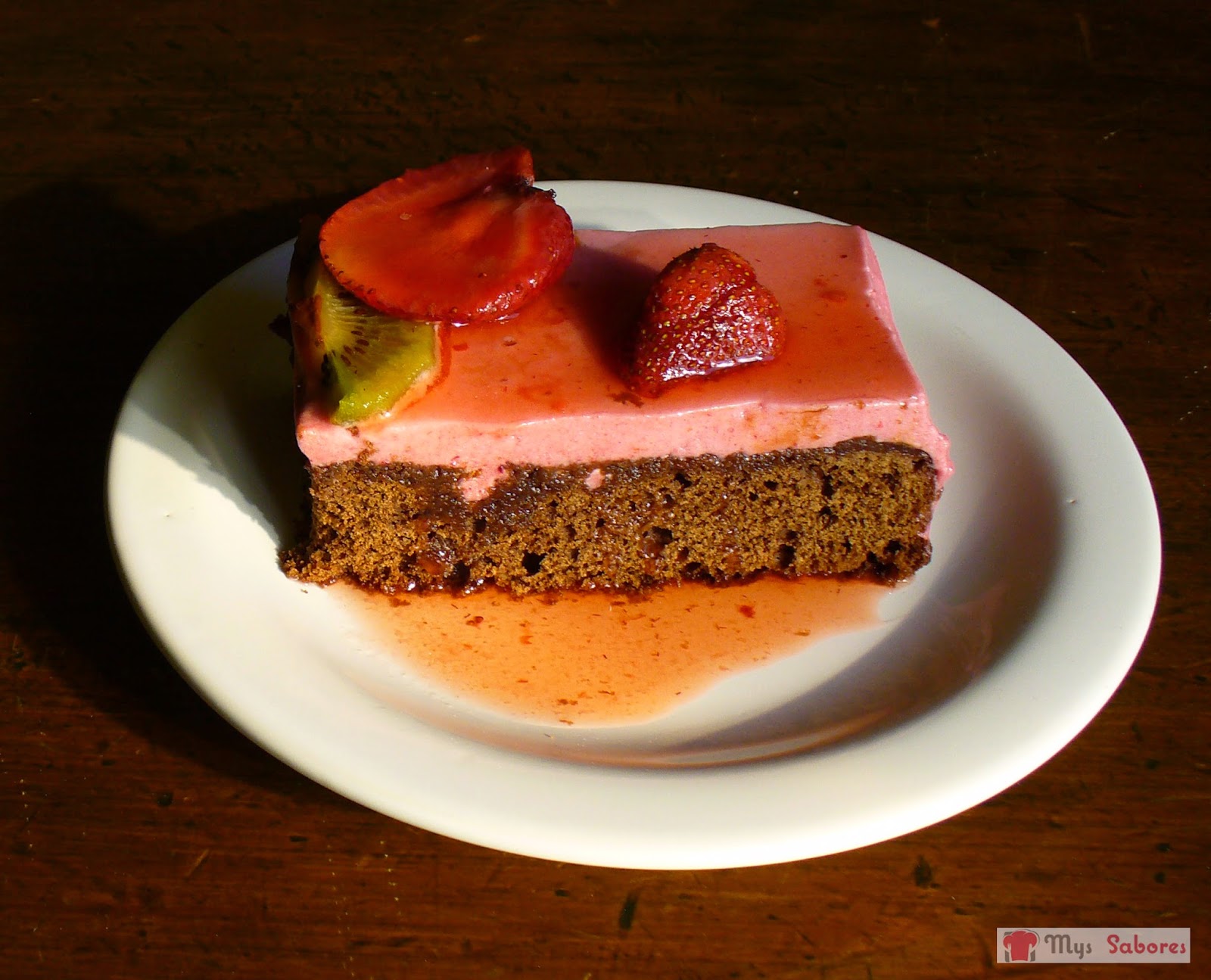 Torta De Chocolate Con Mousse De Frutillas
