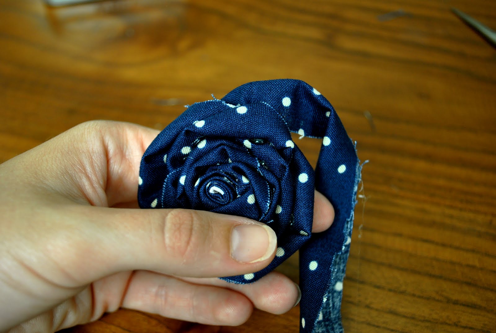 That Village House How to make Fabric Rosettes