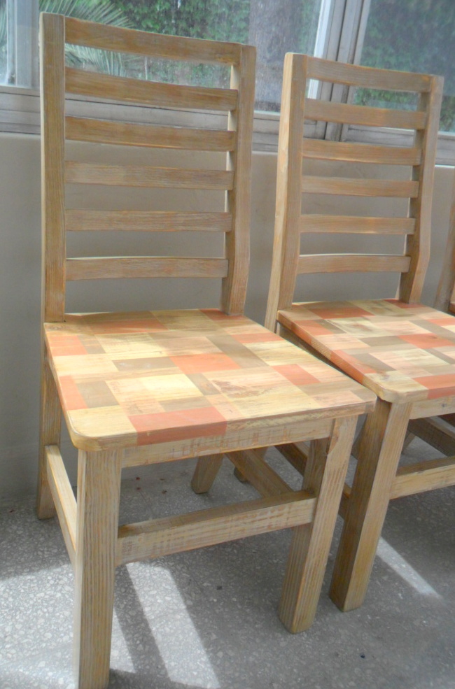 Deco project. reciclados de muebles y objetos. funes, santa fe ... Sillas de pino patinadas en colores