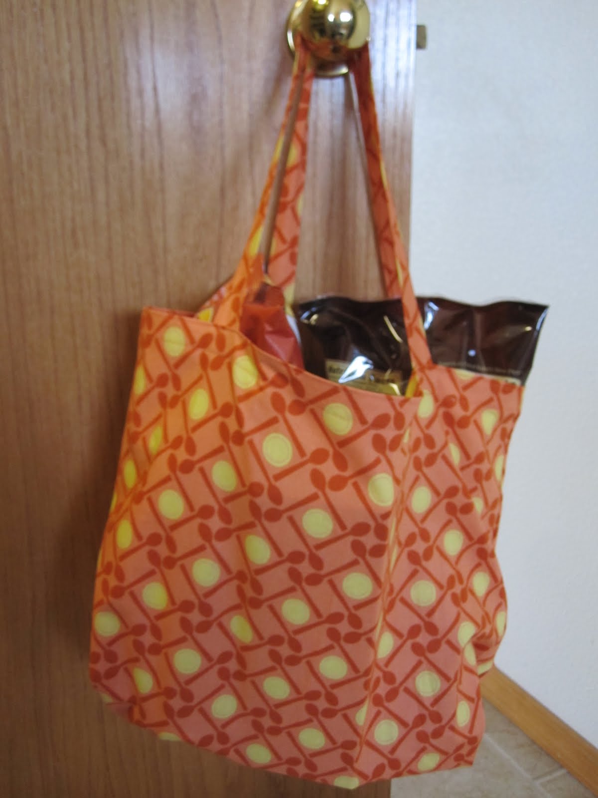 Jul 20, 2012. **update: I have come up with a better pattern for grocery bags, with clean seams . I think I'm going to make a bunch more this weekend.