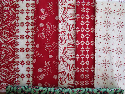 Sunday's Quilts: christmas tree skirt - tutorial - part 2 (fabrics etc)