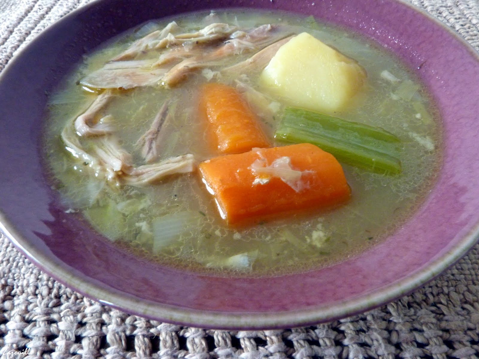 Zazouille et cie... Poulet en cocotte pour bouillon du dimanche soir...