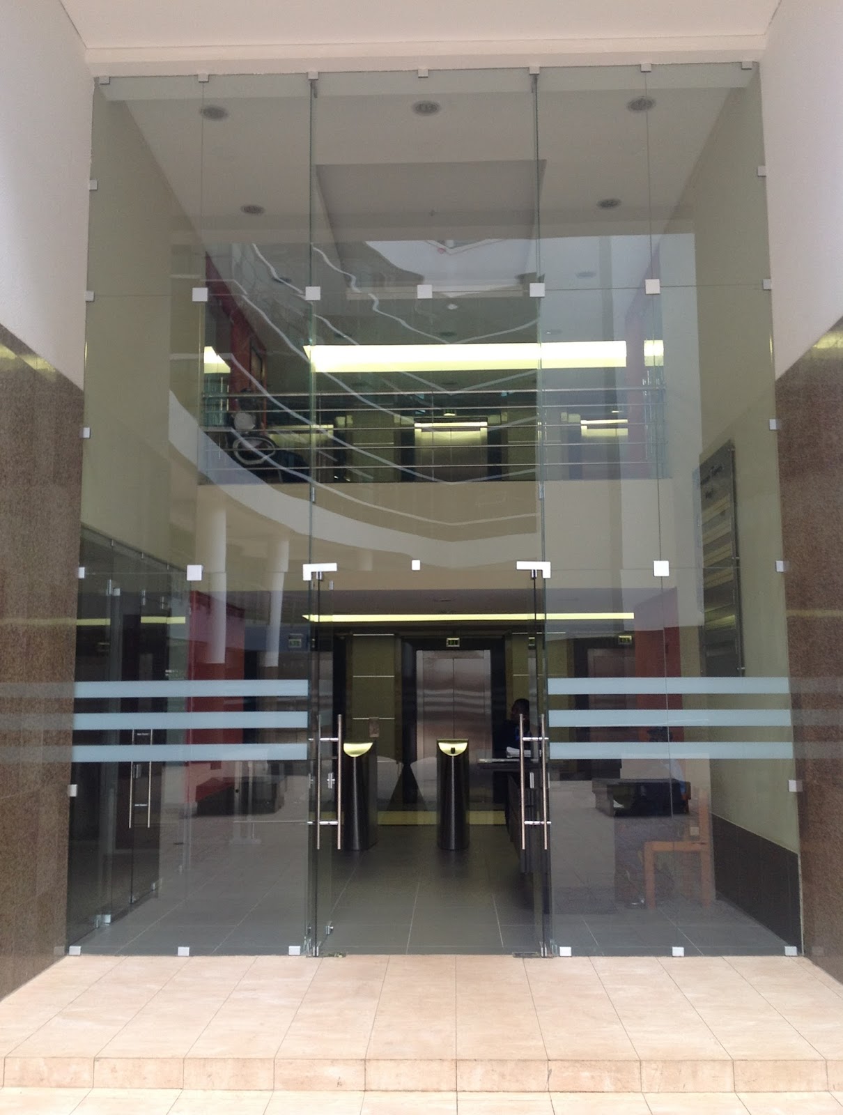 The Benefits of Quality Frameless Doors Sandblasted GlassLaminated