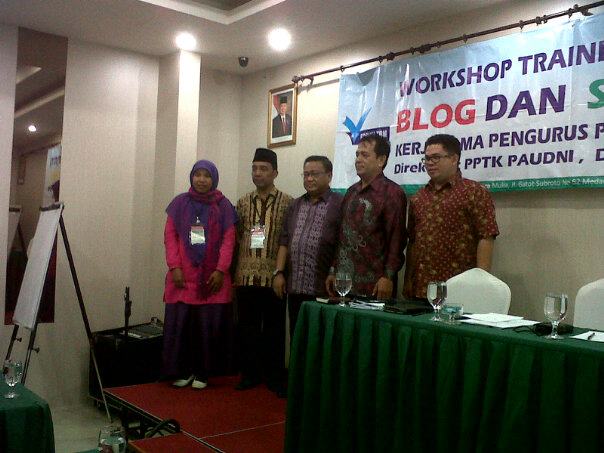 Workshop TOT Forum Taman Bacaan Masyarakat tentang blog dan social media