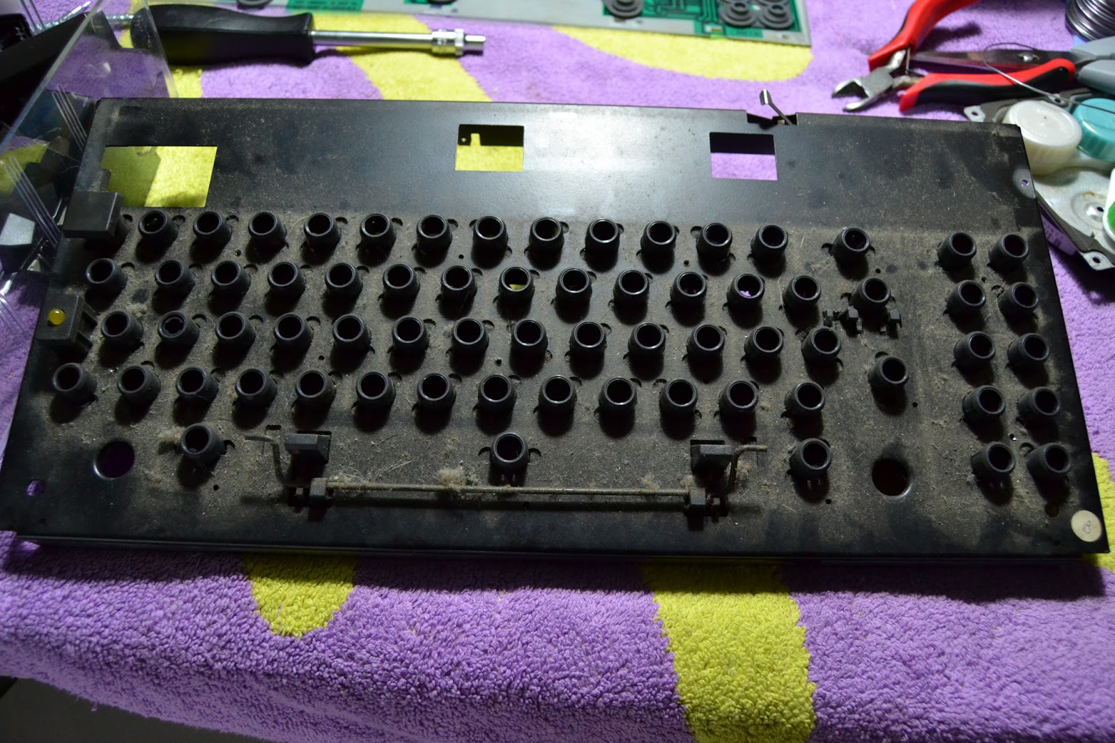 Tech Gore Galore Olivetti ETV 240 TypeWriter DEMO, DISASSEMBLY and REPAIR