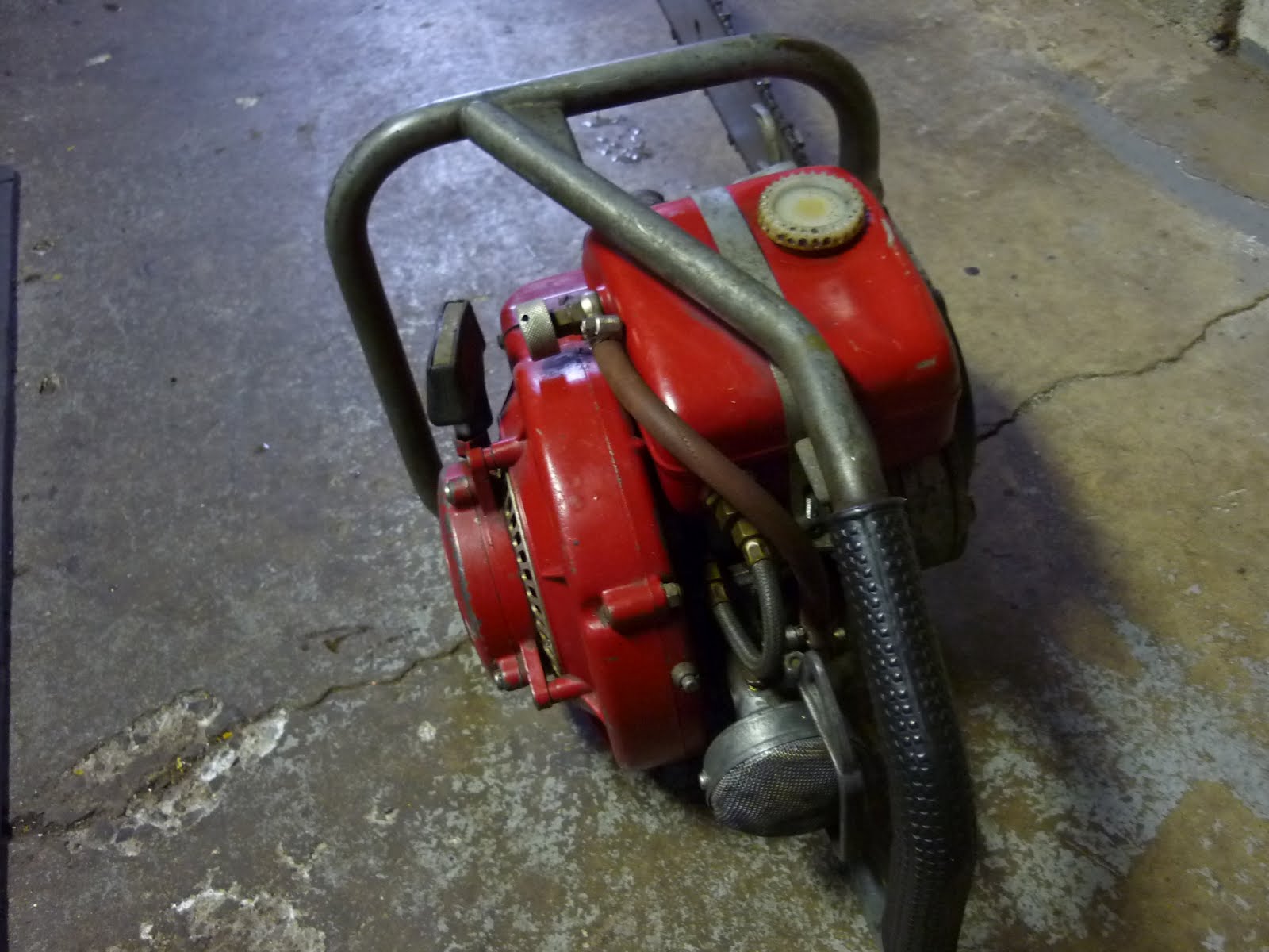 VINTAGE CHAINSAW COLLECTION JONSERED XD SUPER..