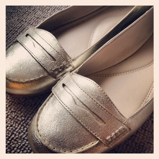 nine west metallic flats
