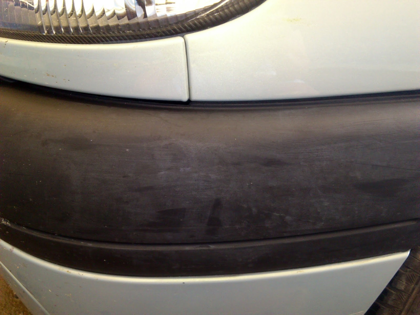 AutoBricos Sencillos Renovador de Plásticos Exteriores AutoBricos Sencillos Renovador de Plásticos Exteriores