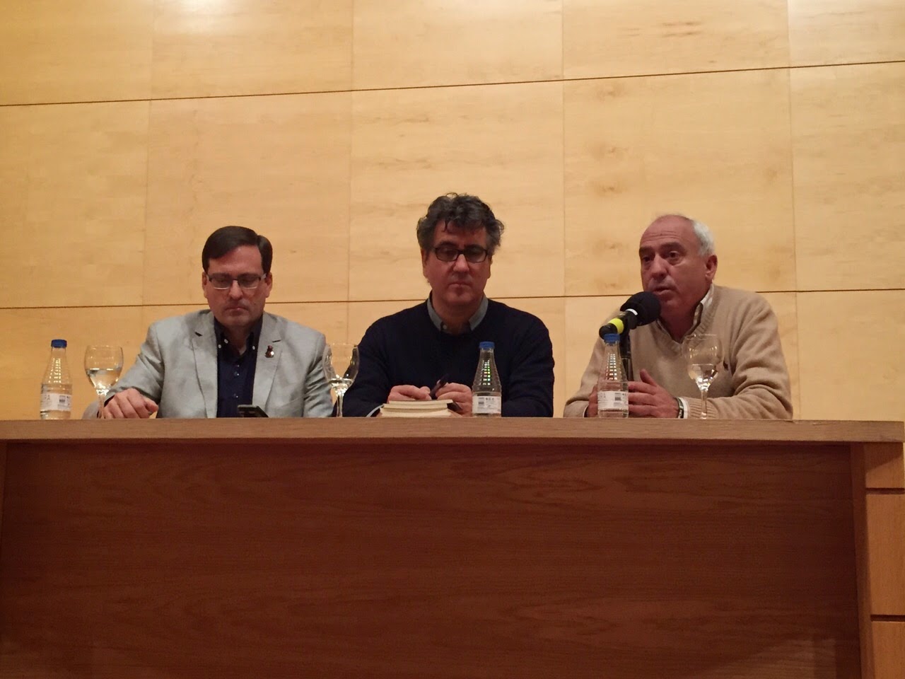 NOTAS AL MARGEN Juan Vicente Piqueras