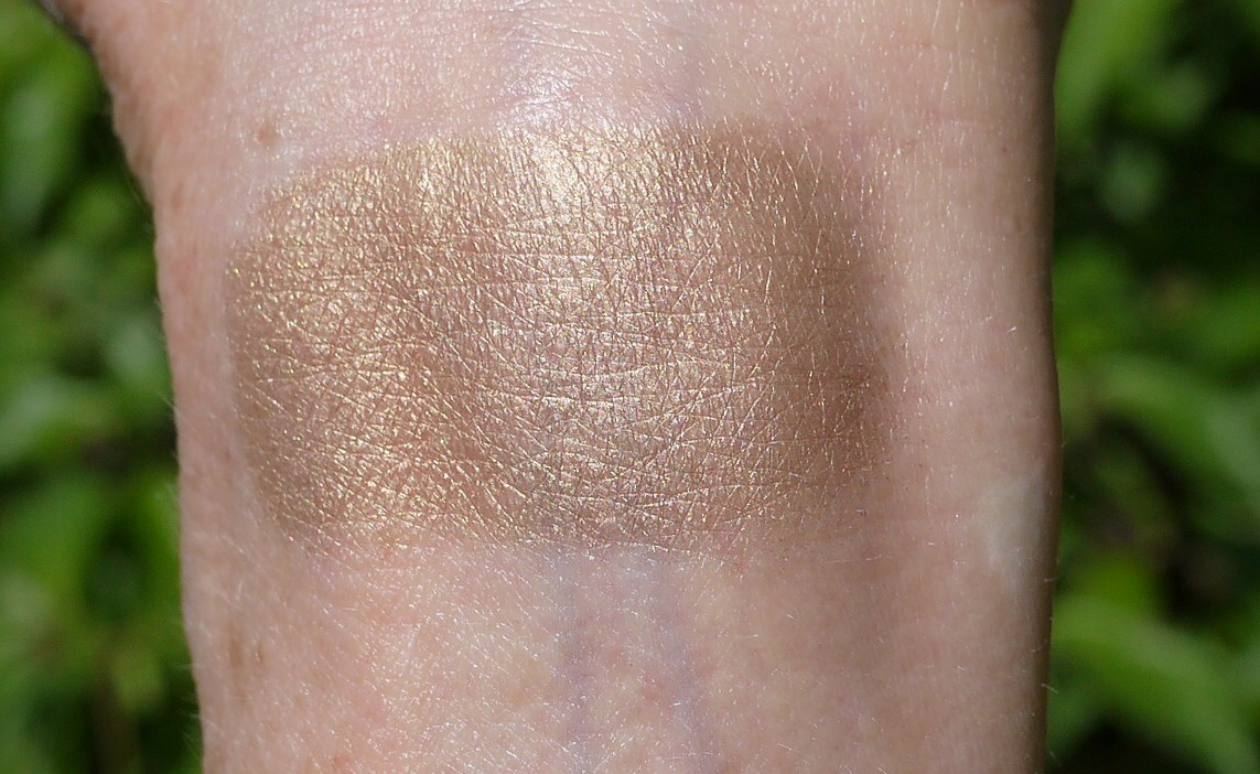 Best Things in Beauty Chantecaille Shine Eye Shade in Flax New