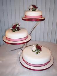 Tier Wedding Cake With Different Sized Tiers Tier Wedding Cake With Different Sized Tiers