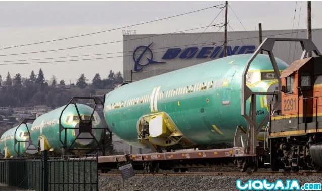 Badan PESAWAT Boeing 737 Diangkut dengan Kereta Api | liataja.com