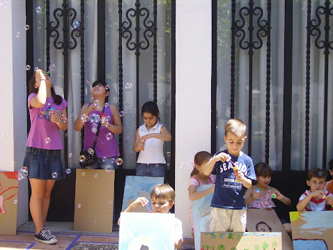 El taller finalizó con exposición de los trabajos y pompas de jabón.