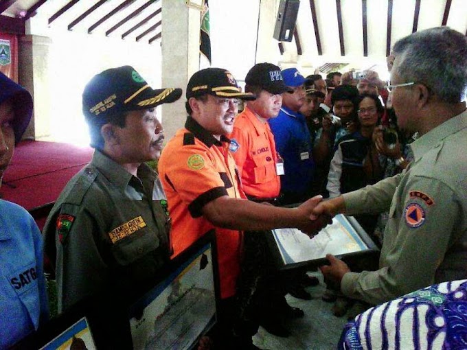 Relawan Bencana Gunung Kelud Terima Penghargaan dari BNPB