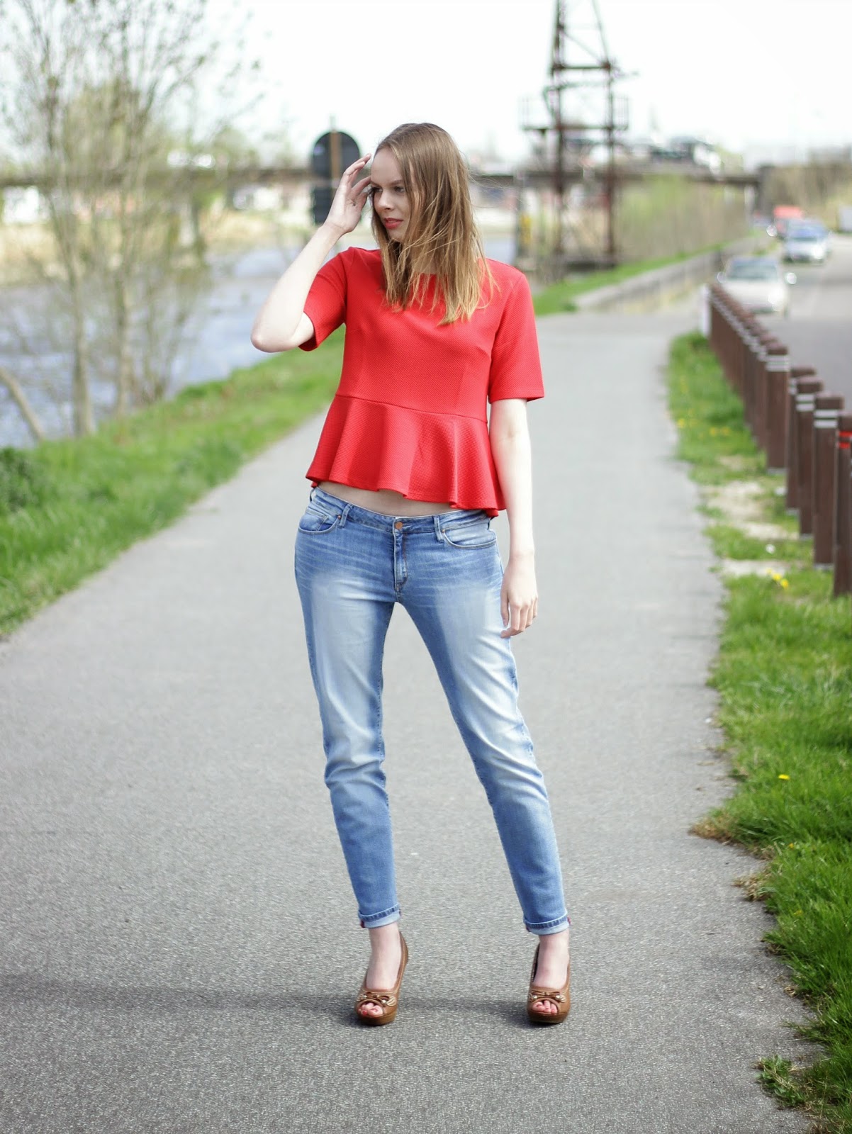 outfit red plum subtle boyfriend jeans