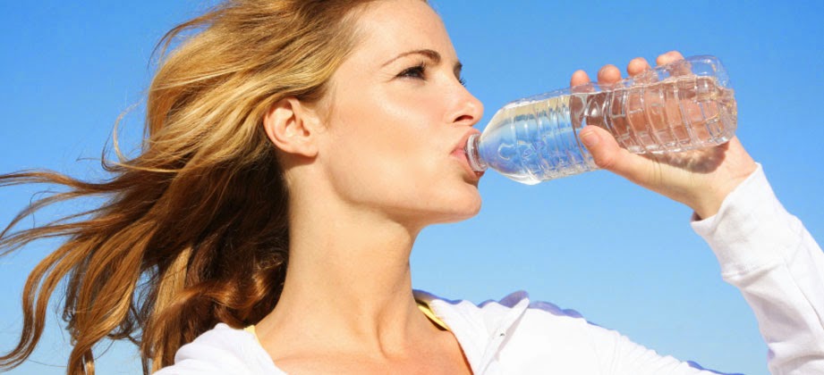 Resultado de imagen de beber dos litros de agua al dia