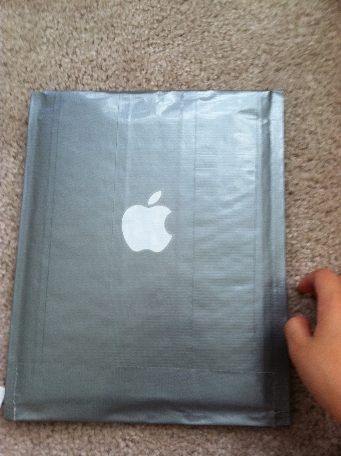 If I can do it, you can too! Duct Tape iPad Sleeve