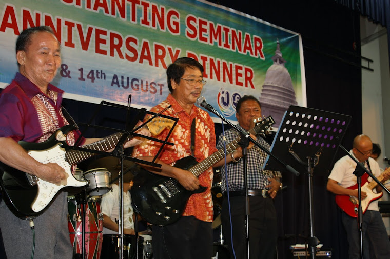 Maniam singing  with the Evergreen Band