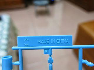 標住板上只寫Made in china ，製造日期、版本、出產公司都沒有寫。